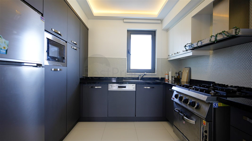 Пентхаус 3+1 со своим бассейном на крыше в районе Каргыджак