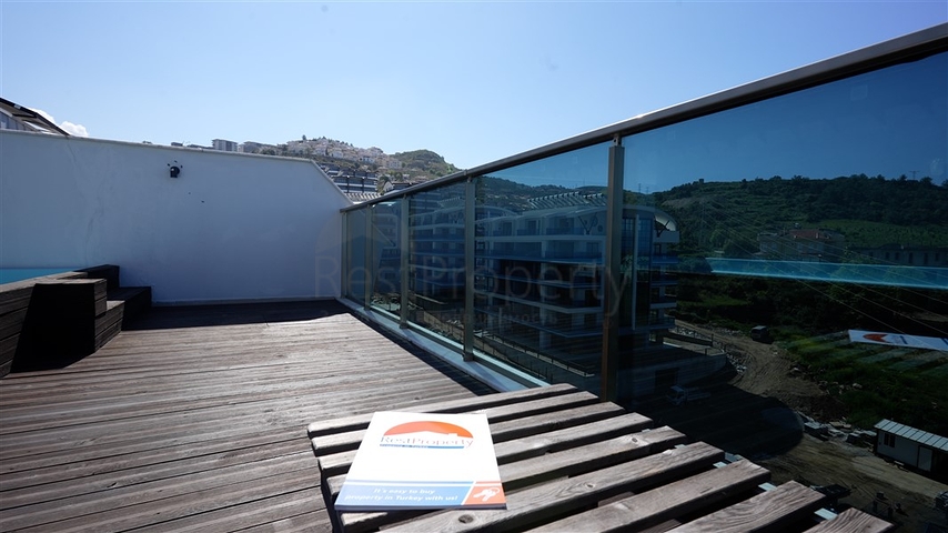 Пентхаус 3+1 со своим бассейном на крыше в районе Каргыджак