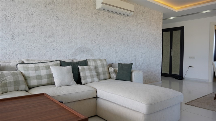 Пентхаус 3+1 со своим бассейном на крыше в районе Каргыджак