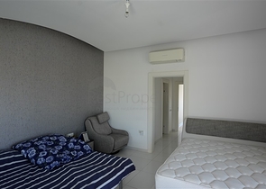 Пентхаус 3+1 со своим бассейном на крыше в районе Каргыджак