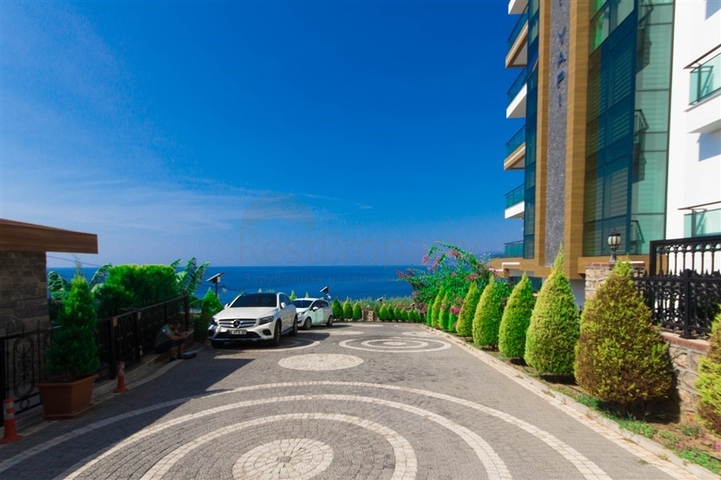 Меблированная квартира 1+1 с красивым видом на море в районе Каргыджак