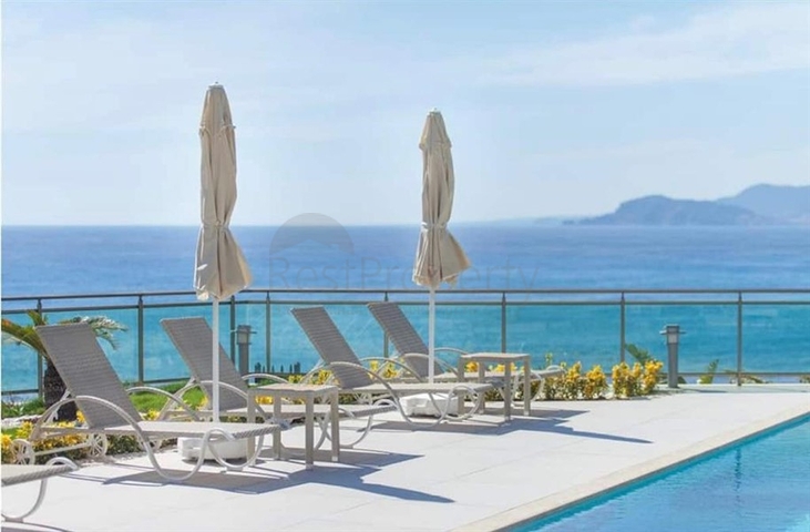 Меблированная квартира 1+1 с красивым видом на море в районе Каргыджак