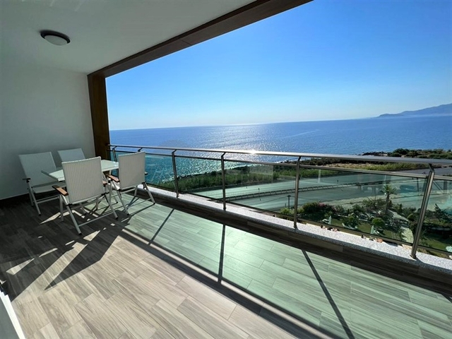 Меблированная квартира 1+1 с красивым видом на море в районе Каргыджак