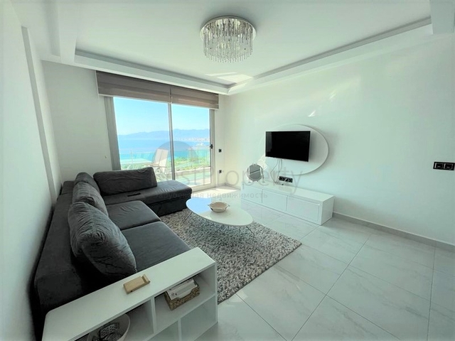 Меблированная квартира 1+1 с красивым видом на море в районе Каргыджак