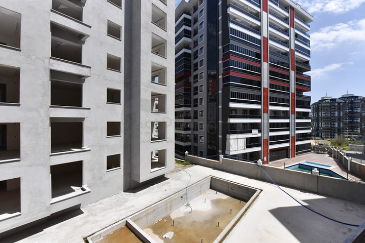 Квартира 1+1 в новом комплексе без инфраструктуры в районе Махмутлар