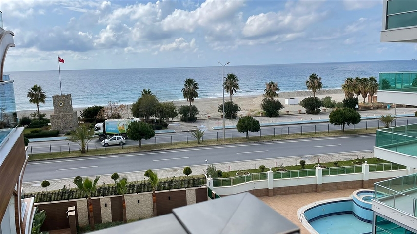 Квартира 1+1 с видом на море в европейском районе Кестель