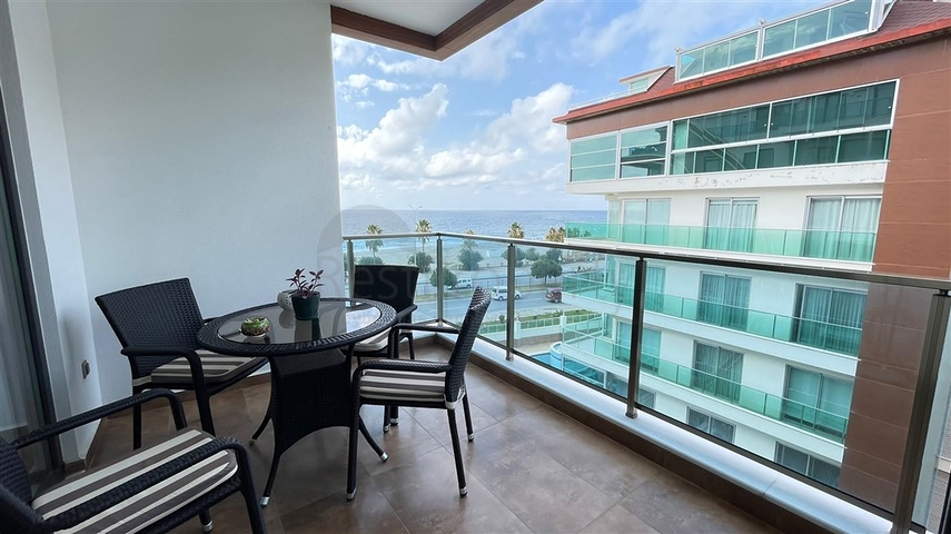 Квартира 1+1 с видом на море в европейском районе Кестель