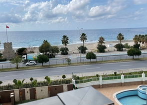 Квартира 1+1 с видом на море в европейском районе Кестель