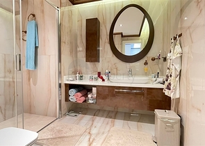 Квартира 1+1 с видом на море в европейском районе Кестель