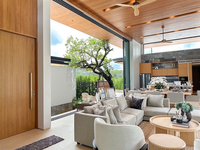 Комплекс из 49 элегантных вилл недалеко от пляжа Лаян