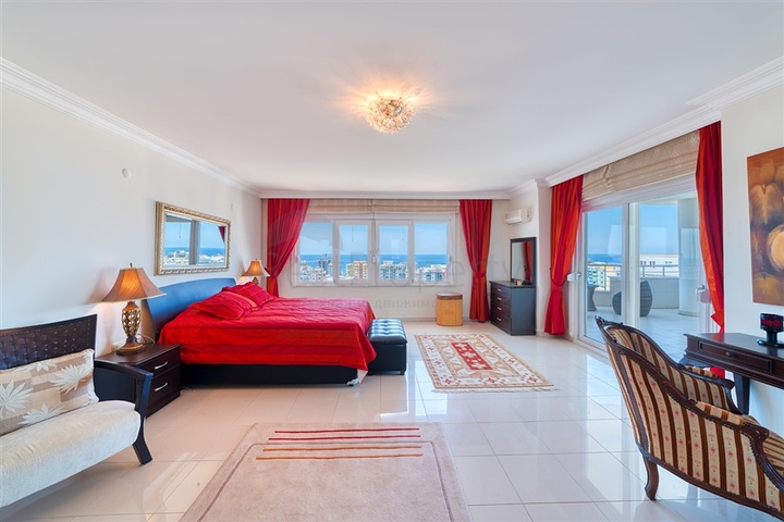 Большой пентхаус 3+1 с потрясающими видовыми характеристиками