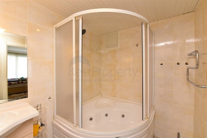 Просторная квартира с видом на море и горы в районе Джикджилли