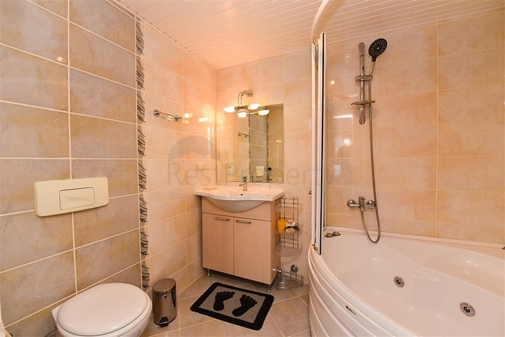 Просторная квартира с видом на море и горы в районе Джикджилли