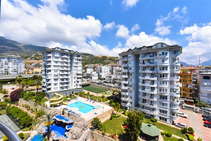 Просторная квартира с видом на море и горы в районе Джикджилли