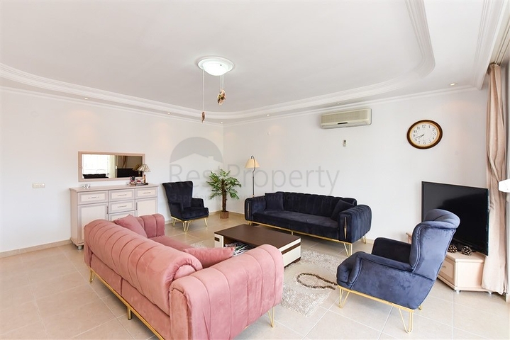 Просторная квартира с видом на море и горы в районе Джикджилли