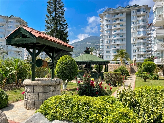 Просторная квартира с видом на море и горы в районе Джикджилли