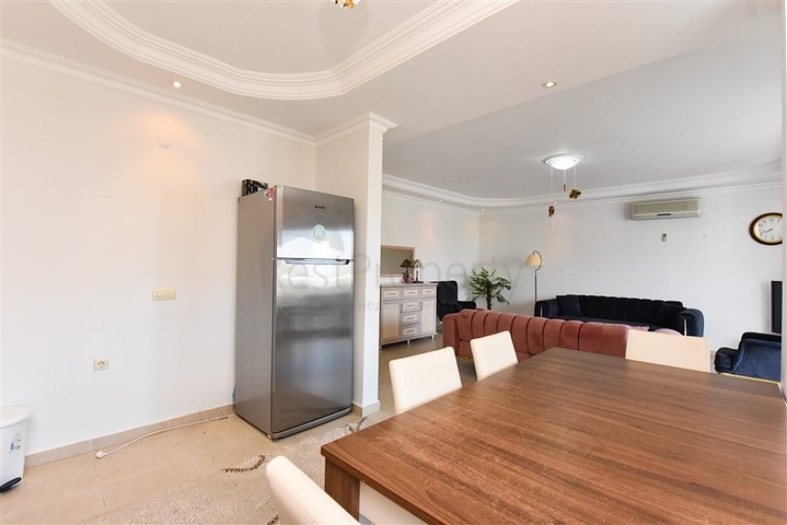 Просторная квартира с видом на море и горы в районе Джикджилли