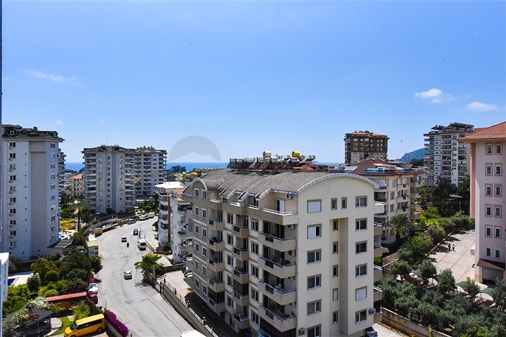 Просторная квартира с видом на море и горы в районе Джикджилли