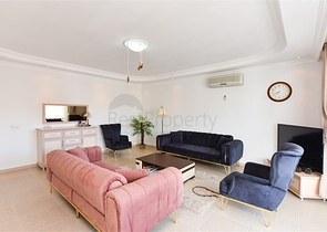 Просторная квартира с видом на море и горы в районе Джикджилли