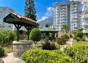 Просторная квартира с видом на море и горы в районе Джикджилли