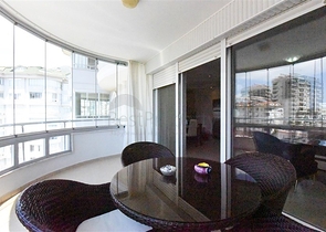 Просторная квартира с видом на море и горы в районе Джикджилли