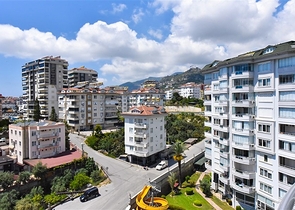 Просторная квартира с видом на море и горы в районе Джикджилли