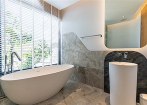 Комплекс роскошных  вилл с бассейном и панорамным видом на холмы Пхукета