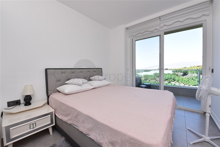 Меблированная квартира 1+1 с видом на море и на горы в районе Махмутлар