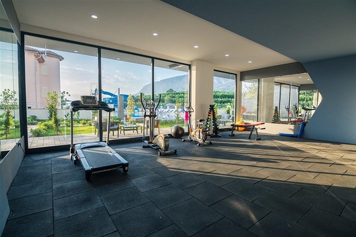 Меблированная квартира 1+1 с видом на море и на горы в районе Махмутлар