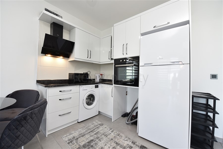 Меблированная квартира 1+1 с видом на море и на горы в районе Махмутлар