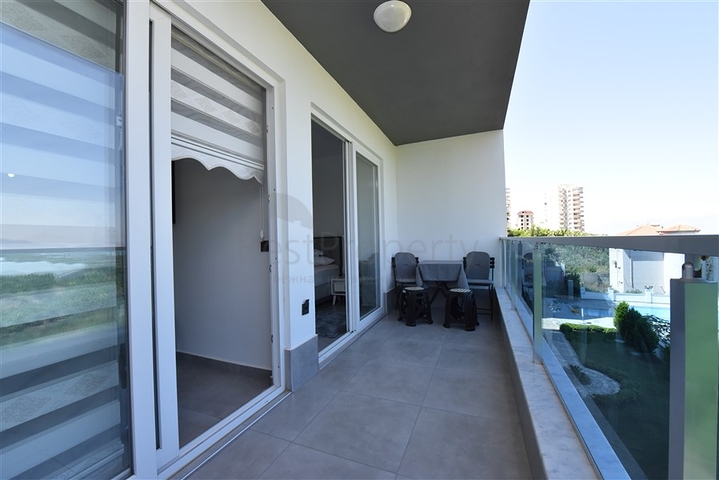 Меблированная квартира 1+1 с видом на море и на горы в районе Махмутлар