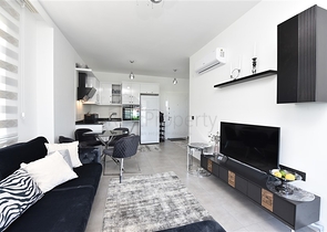 Меблированная квартира 1+1 с видом на море и на горы в районе Махмутлар