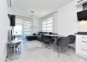 Меблированная квартира 1+1 с видом на море и на горы в районе Махмутлар