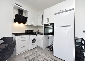 Меблированная квартира 1+1 с видом на море и на горы в районе Махмутлар