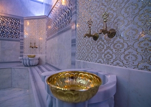 Меблированная квартира 1+1 с видом на море и на горы в районе Махмутлар