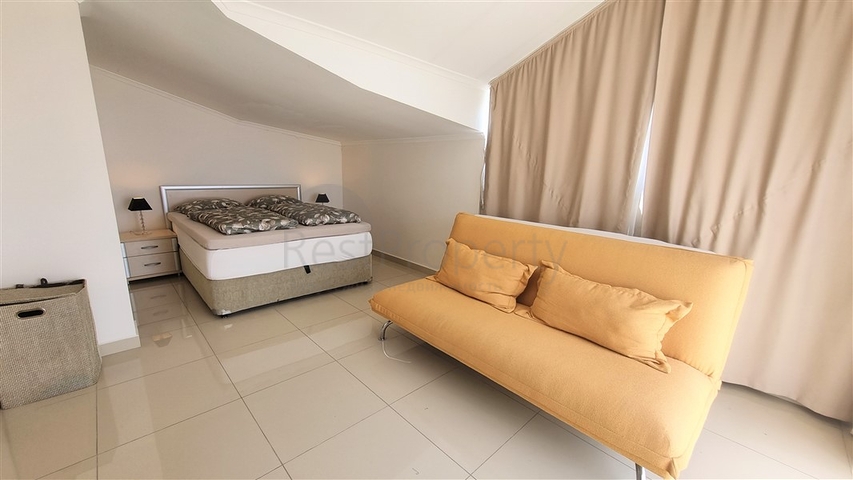 Пентхаус 4+1 в районе Джикджилли с видовыми характеристиками на море