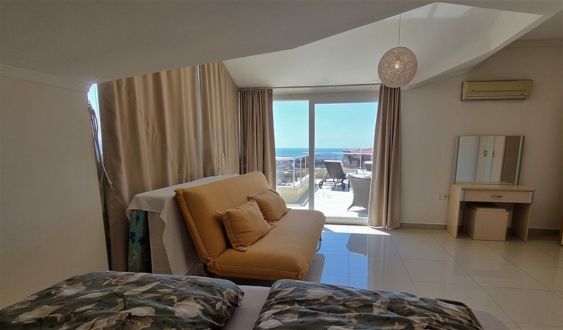 Пентхаус 4+1 в районе Джикджилли с видовыми характеристиками на море