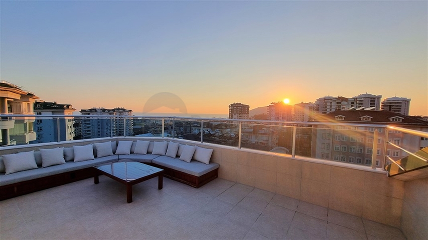 Пентхаус 3+1 с видом на море в районе Джикджилли