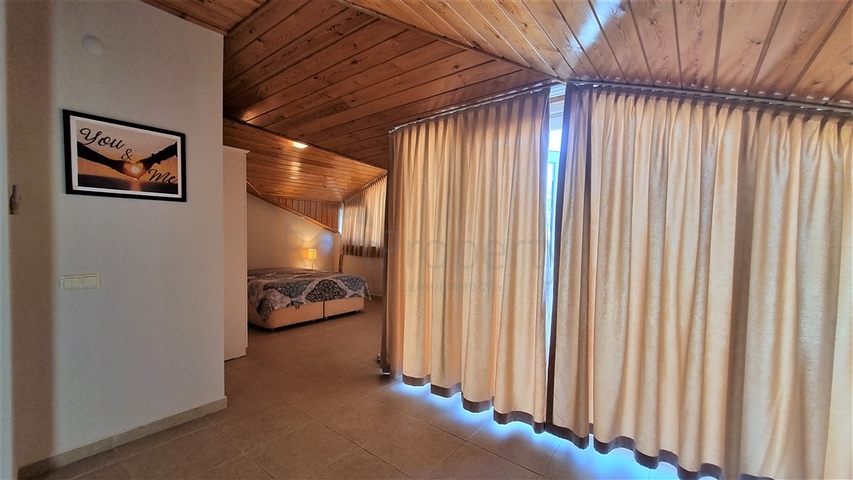 Пентхаус 3+1 с видом на море в районе Джикджилли