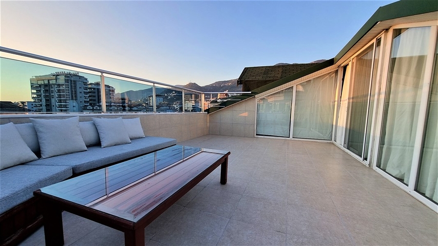 Пентхаус 3+1 с видом на море в районе Джикджилли