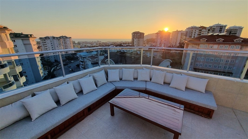 Пентхаус 3+1 с видом на море в районе Джикджилли