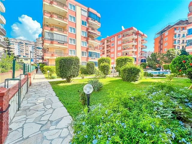 Квартира планировкой 2+1 в районе Махмутлар 50 м от моря