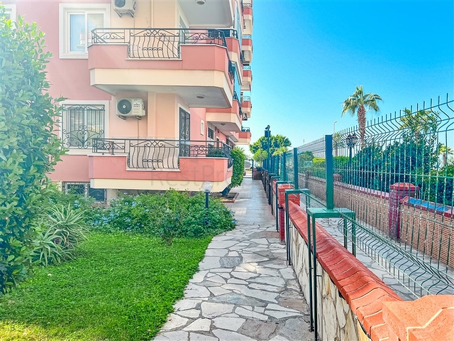 Квартира планировкой 2+1 в районе Махмутлар 50 м от моря