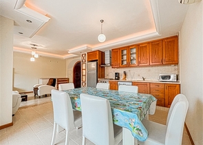 Квартира планировкой 2+1 в районе Махмутлар 50 м от моря