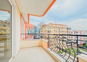 Квартира планировкой 2+1 в районе Махмутлар 50 м от моря