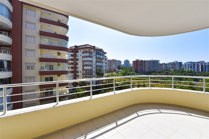 Просторная квартира 3+1 в районе Тосмур