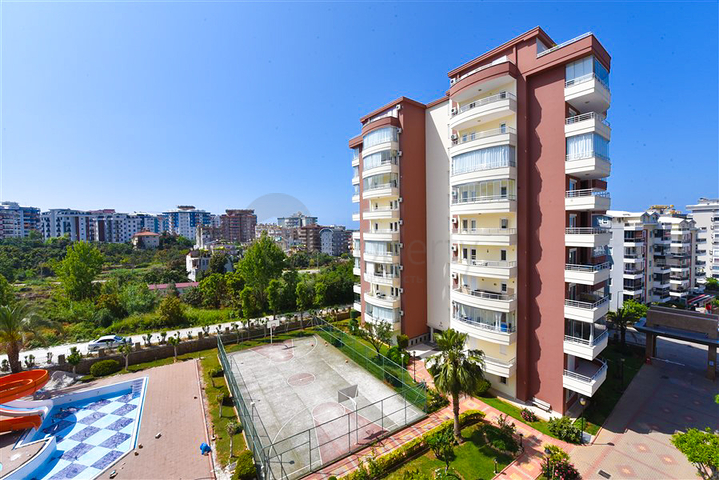 Просторная квартира 3+1 в районе Тосмур