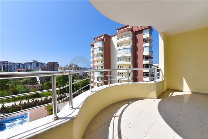 Просторная квартира 3+1 в районе Тосмур