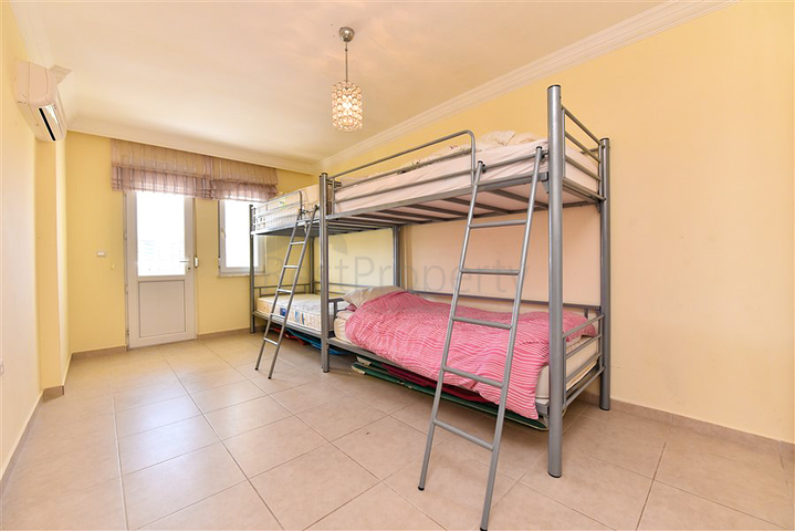 Просторная квартира 3+1 в районе Тосмур