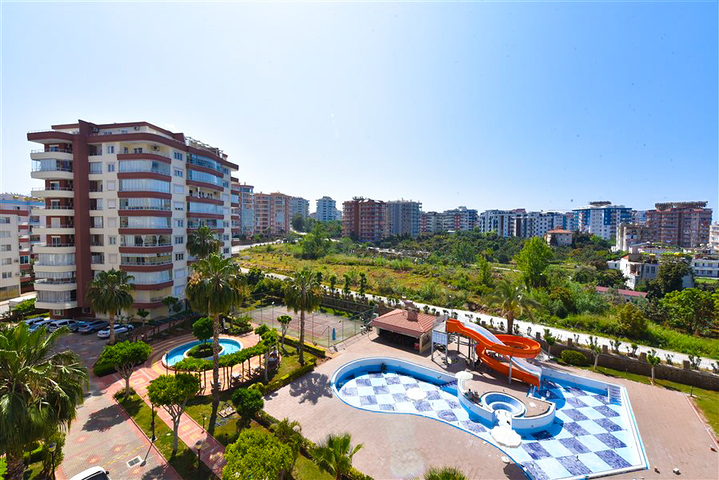 Просторная квартира 3+1 в районе Тосмур